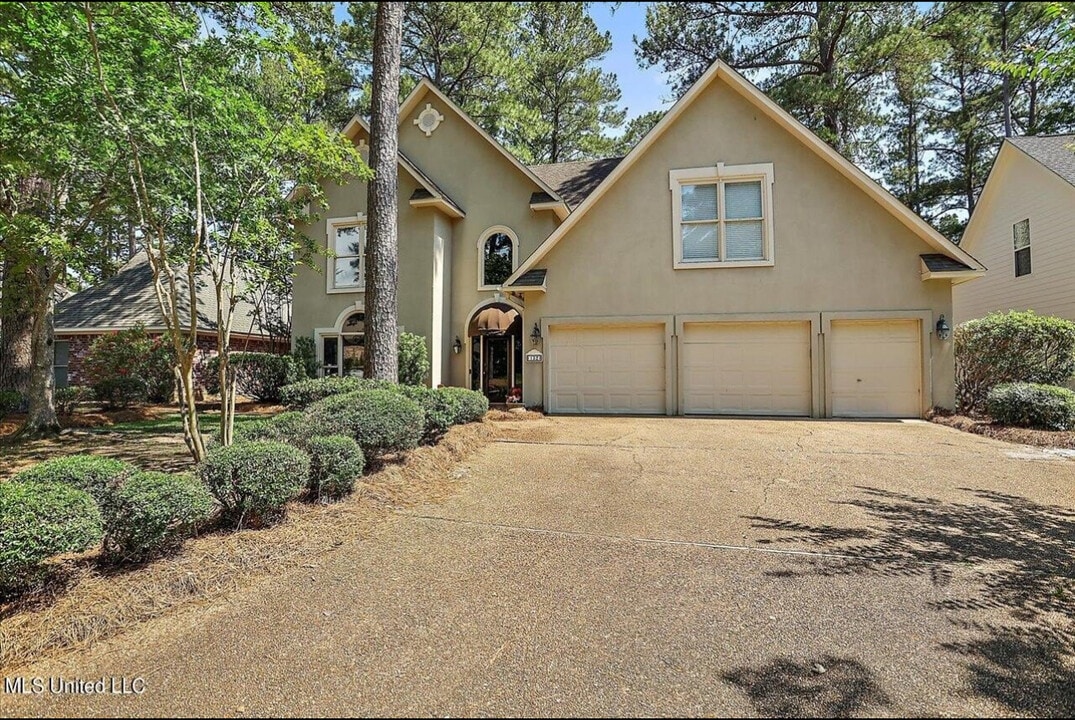 132 Pine Ridge Cir in Brandon, MS - Building Photo