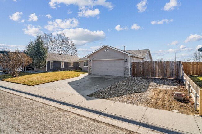 7557 Arlington Dr in Nampa, ID - Building Photo - Building Photo