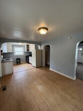 301 S Francis Ave in Lansing, MI - Building Photo - Building Photo