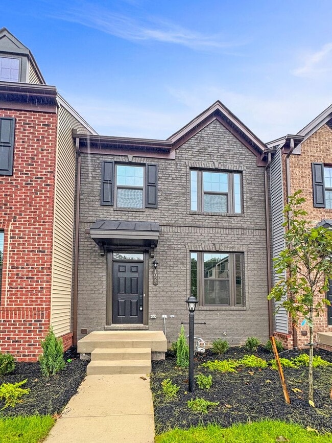 1025 Arborway Ln