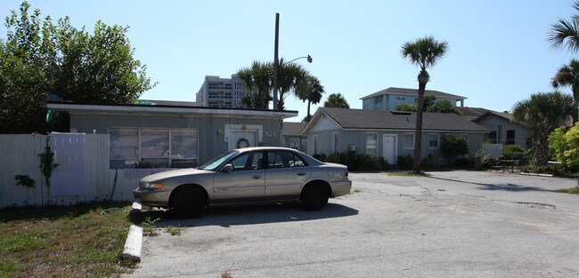821 2nd St N in Jacksonville Beach, FL - Foto de edificio - Building Photo