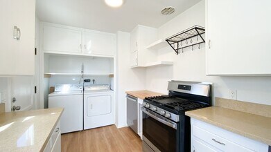 1019-1025 S Juanita Ave in Redondo Beach, CA - Building Photo - Building Photo