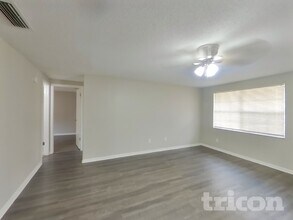 1203 Seffner Valrico Rd in Valrico, FL - Building Photo - Building Photo