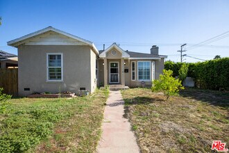 4216 W Victory Blvd in Burbank, CA - Building Photo - Building Photo