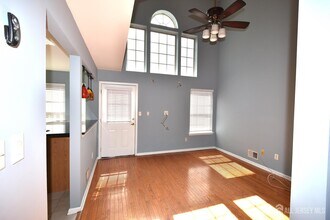 24 Hawthorne Rd in North Brunswick, NJ - Building Photo - Building Photo