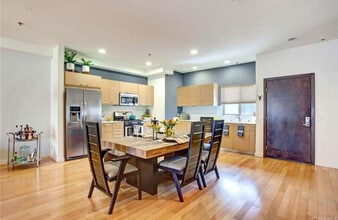 5016 Bakman Ave, Unit 407 in North Hollywood, CA - Foto de edificio - Building Photo