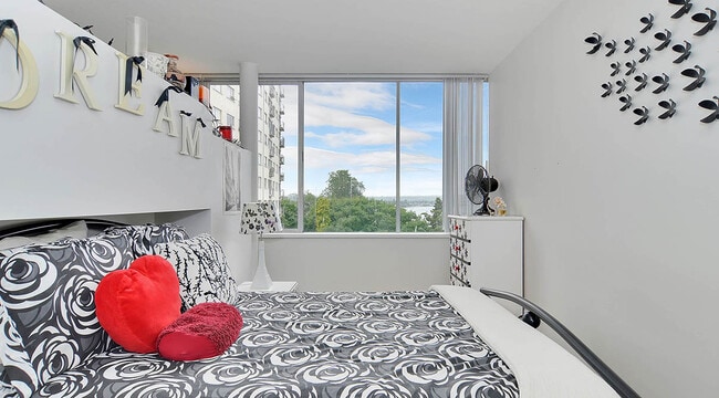 1750 Davie St in Vancouver, BC - Building Photo - Building Photo