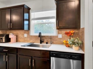 1672 Thistle Ln, Unit Main House in Los Banos, CA - Building Photo - Building Photo