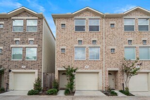 8705 Bryam St in Houston, TX - Building Photo