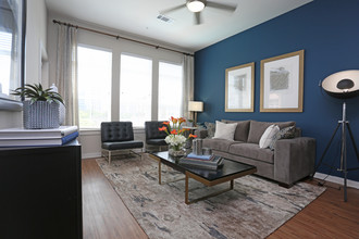 High Point Uptown in Houston, TX - Building Photo - Interior Photo