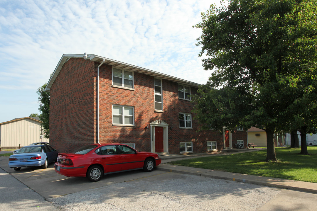 332 Broadway St in Sellersburg, IN - Building Photo