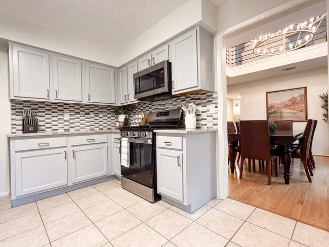 property at 29 Pinewood Forest Ct