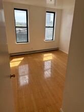 43-45 Vernon Blvd in Queens, NY - Building Photo - Building Photo