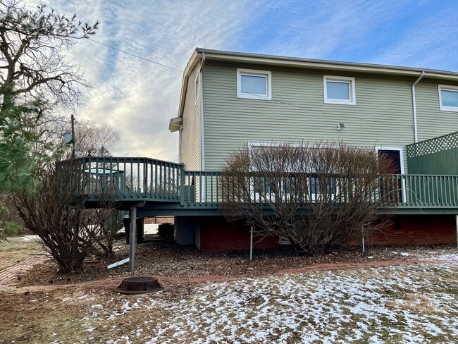 221 Eisenhower Dr in Bloomington, IL - Building Photo - Building Photo