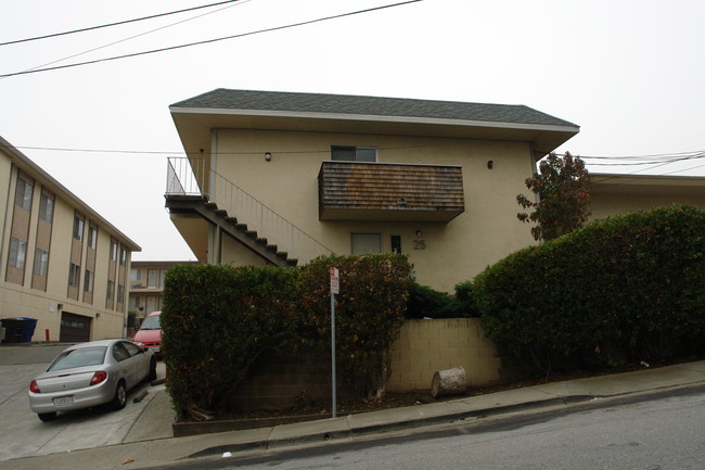 25 Lewis Ave in South San Francisco, CA - Foto de edificio - Building Photo