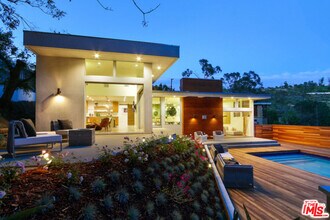 10486 Sandal Ln in Los Angeles, CA - Building Photo - Building Photo