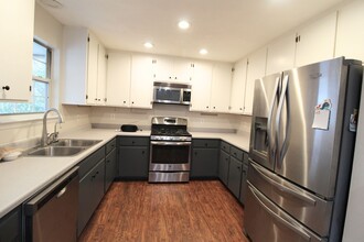 32 Andrew J Hargrett Sr Rd in Crawfordville, FL - Building Photo - Building Photo