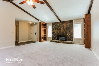 365 Sea Holly Cir in Roswell, GA - Foto de edificio - Building Photo