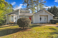 3302 Manchester Dr SW in Lilburn, GA - Foto de edificio - Building Photo