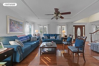 10 Deer Trail Rd in Southampton, NY - Building Photo - Building Photo