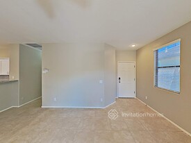 16947 W Lundberg St in Surprise, AZ - Foto de edificio - Building Photo