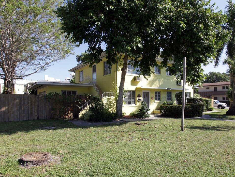 Hyde Park Apartments in Sarasota, FL - Building Photo