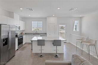 5672 Beguiling Falls St in Las Vegas, NV - Building Photo - Building Photo