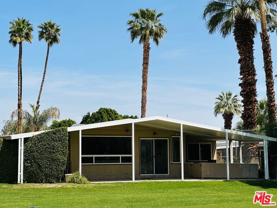 425 S Paseo Laredo in Cathedral City, CA - Building Photo