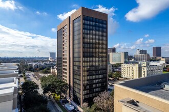 Oxford Condominium in Houston, TX - Building Photo - Building Photo