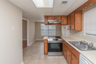 1702-1704 E Jackson St in Pensacola, FL - Building Photo - Building Photo