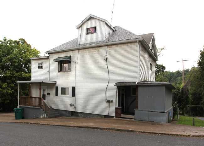 701 Baltimore Ave in Clarksburg, WV - Foto de edificio - Building Photo