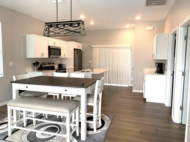10364 Kidron Ave in Englewood, FL - Building Photo - Building Photo