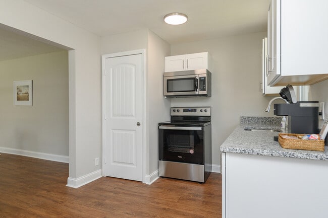 1 Gilbert Ct in Greenville, SC - Building Photo - Building Photo