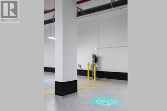 2525 Bathurst St in Toronto, ON - Building Photo - Building Photo