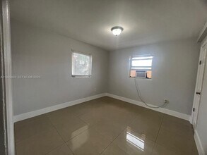 1285 NW 60th St in Miami, FL - Building Photo - Building Photo