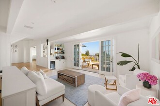1644 Casale Rd in Los Angeles, CA - Building Photo - Building Photo