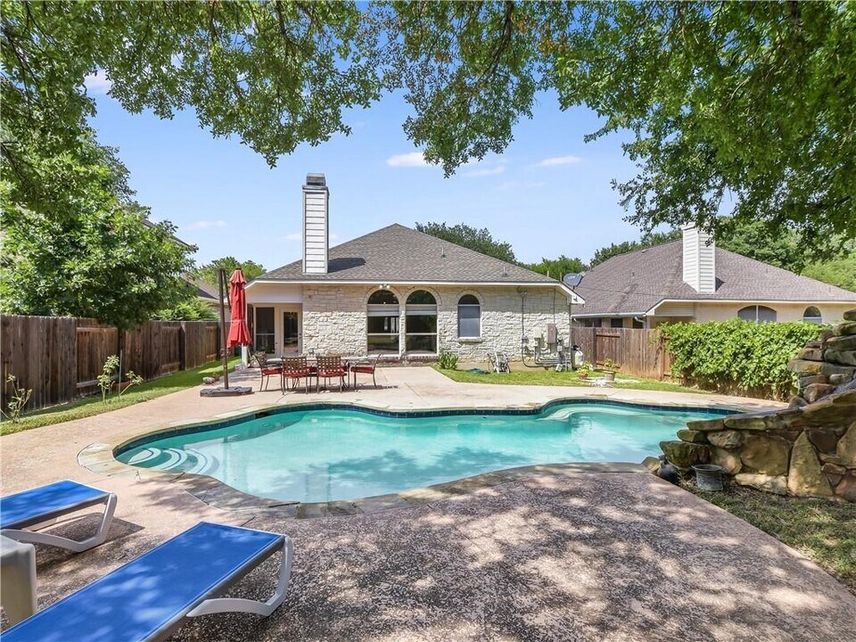 7165 Ridge Oak Rd in Austin, TX - Building Photo