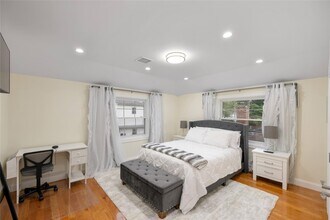 230-09 Edgewood Ave in Queens, NY - Building Photo - Building Photo