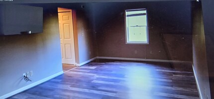 2102 Kingsbury Rd in Hendersonville, NC - Building Photo - Building Photo