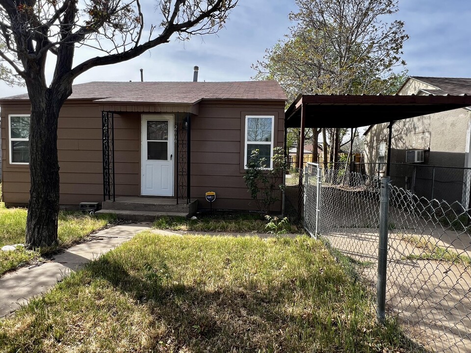 2609 1st St in Lubbock, TX - Building Photo