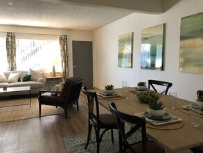 The Bloc Apartments in Anaheim, CA - Foto de edificio - Building Photo