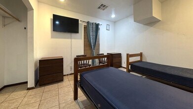 7975 Booker St in Houston, TX - Building Photo - Building Photo