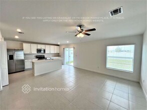 716 Carlyle Wy in Fort Pierce, FL - Foto de edificio - Building Photo