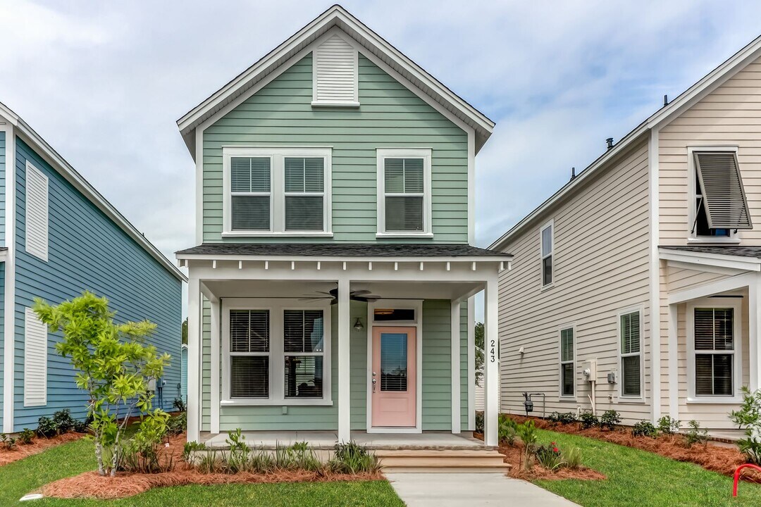 243 Symphony Ave in Summerville, SC - Building Photo