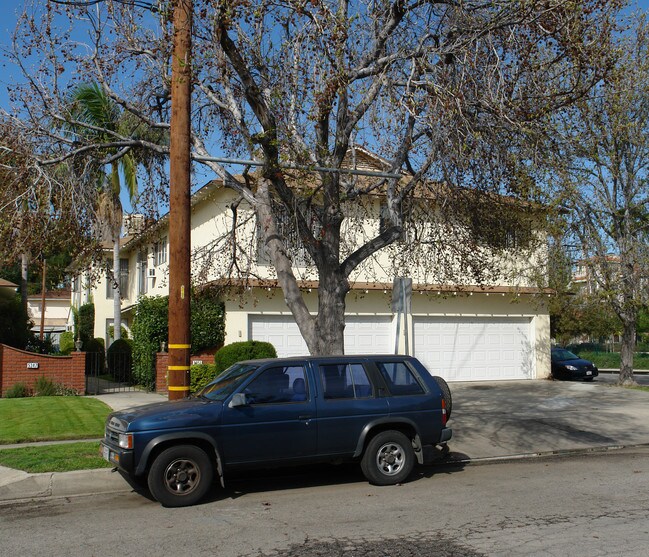 5351 Vantage Ave in Valley Village, CA - Building Photo - Building Photo