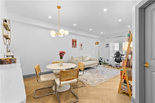 1074 Peachtree Walk NE in Atlanta, GA - Building Photo - Building Photo