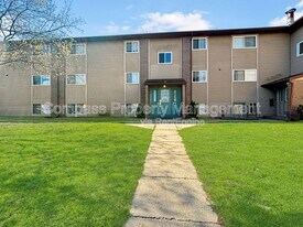 2422 36th St SW in Wyoming, MI - Building Photo