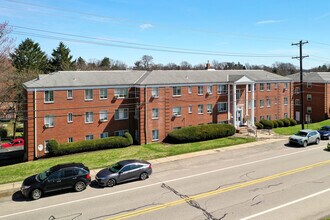 Perry Highway Apartments in Pittsburgh, PA - Building Photo - Building Photo