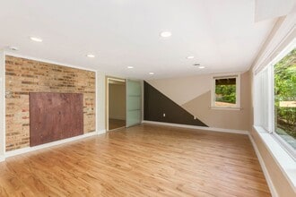 15029 70th Ave NE in Kenmore, WA - Building Photo - Building Photo