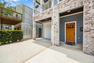829 Asbury St in Houston, TX - Building Photo - Building Photo